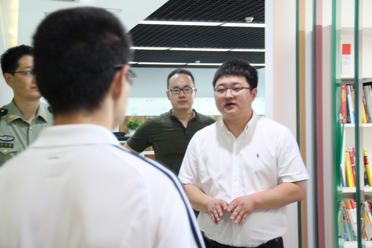 国防科大等单位专家教授一行赴小牛数据参观交流