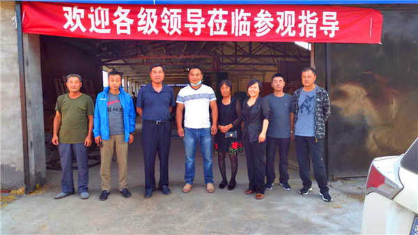 政府三农考察 瞄准财蜂发财树“驴宝宝”