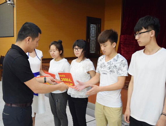 绥化市人大代表刘晓明·响应政府号召率集团所属两大企业助力脱贫