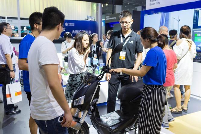 物联网智能电动车，雅迪用更高端领跑行业