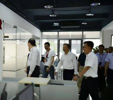 广东省委副书记任学锋莅临不二木与石和司睿姆参观指导工作 