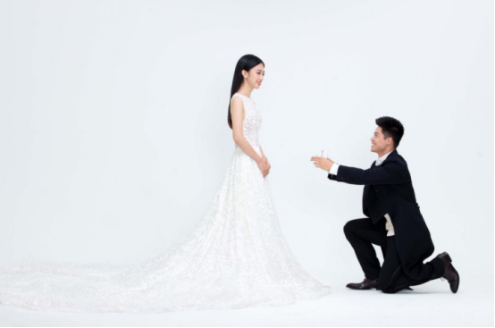 唯美+运动风！苏炳添婚纱照婚后继续冲击10秒，用DR钻戒