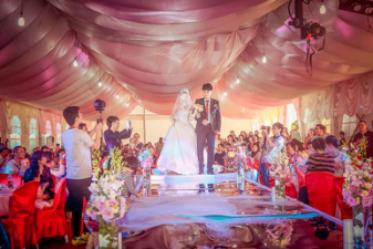 揭秘齐齐哈尔奇葩婚礼，婚前风光婚后吃糠