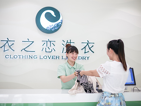 在校区开一家衣之恋干洗加盟店，为什么说占据天时，地利，人和？
